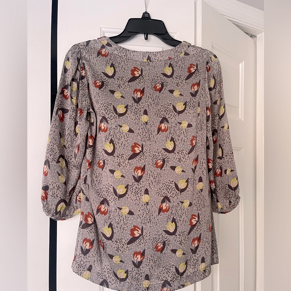 Boden Women’s Silk Gray Floral Juliet Blouse Top short sleeve Size 2 - Picture 2 of 5